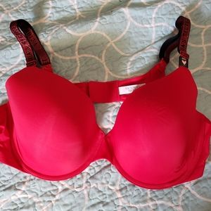 Victorias Secret Red Tshirt Bra Size 40C